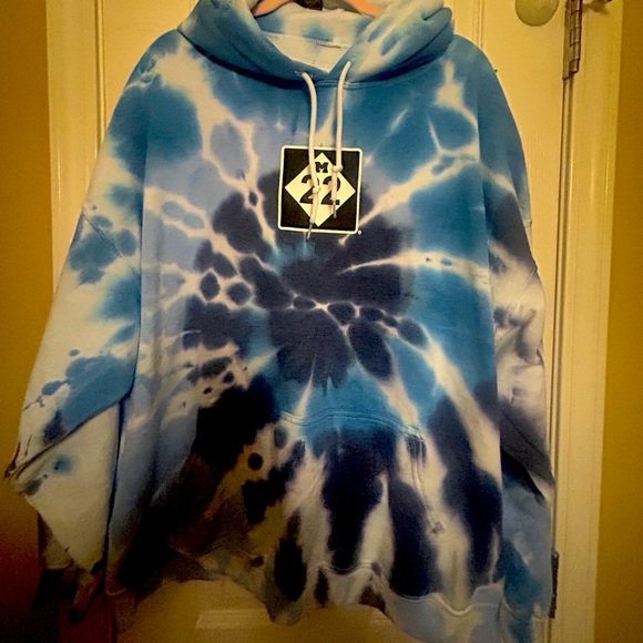 m22 Tops - 2xl M22 tie dye print sweatshirt, unisex